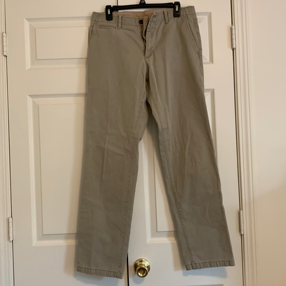 Gap Men’s khaki straight fit pants
